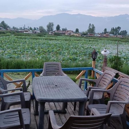 Golden Hopes Group of Houseboats Hotel Srīnagar Buitenkant foto