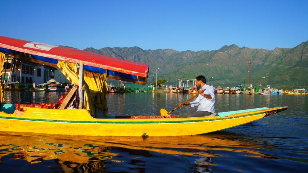 Golden Hopes Group of Houseboats Hotel Srīnagar Buitenkant foto