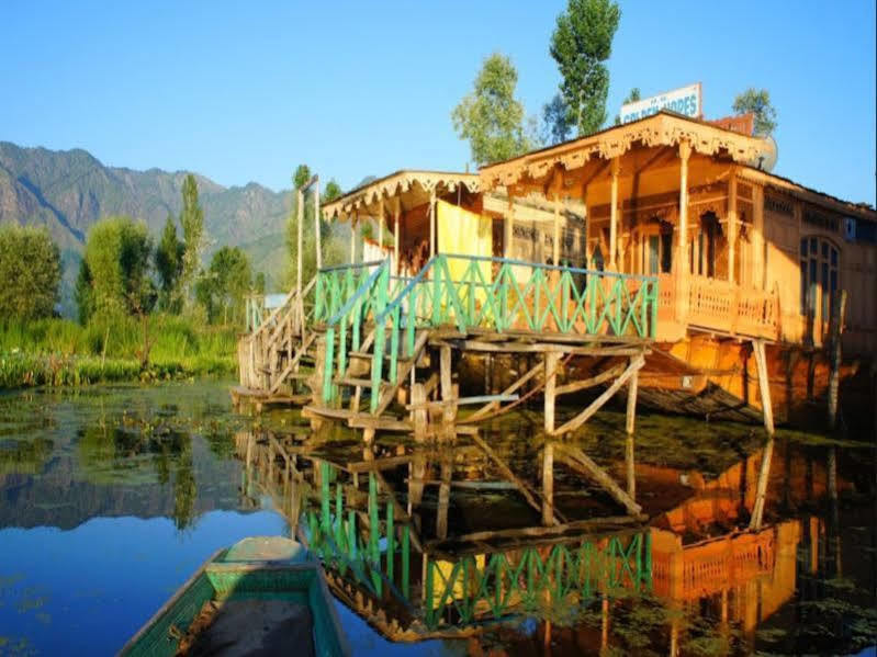 Golden Hopes Group of Houseboats Hotel Srīnagar Buitenkant foto
