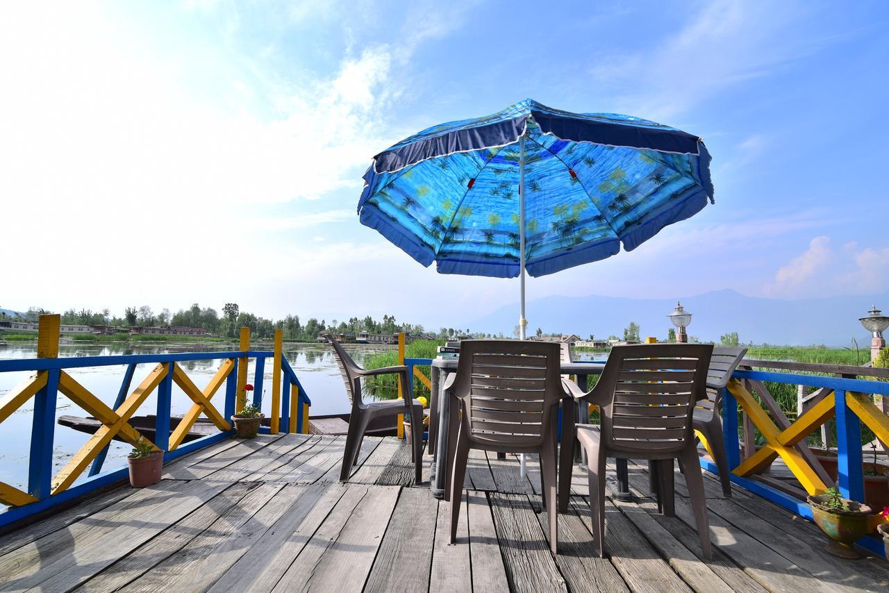 Golden Hopes Group of Houseboats Hotel Srīnagar Buitenkant foto