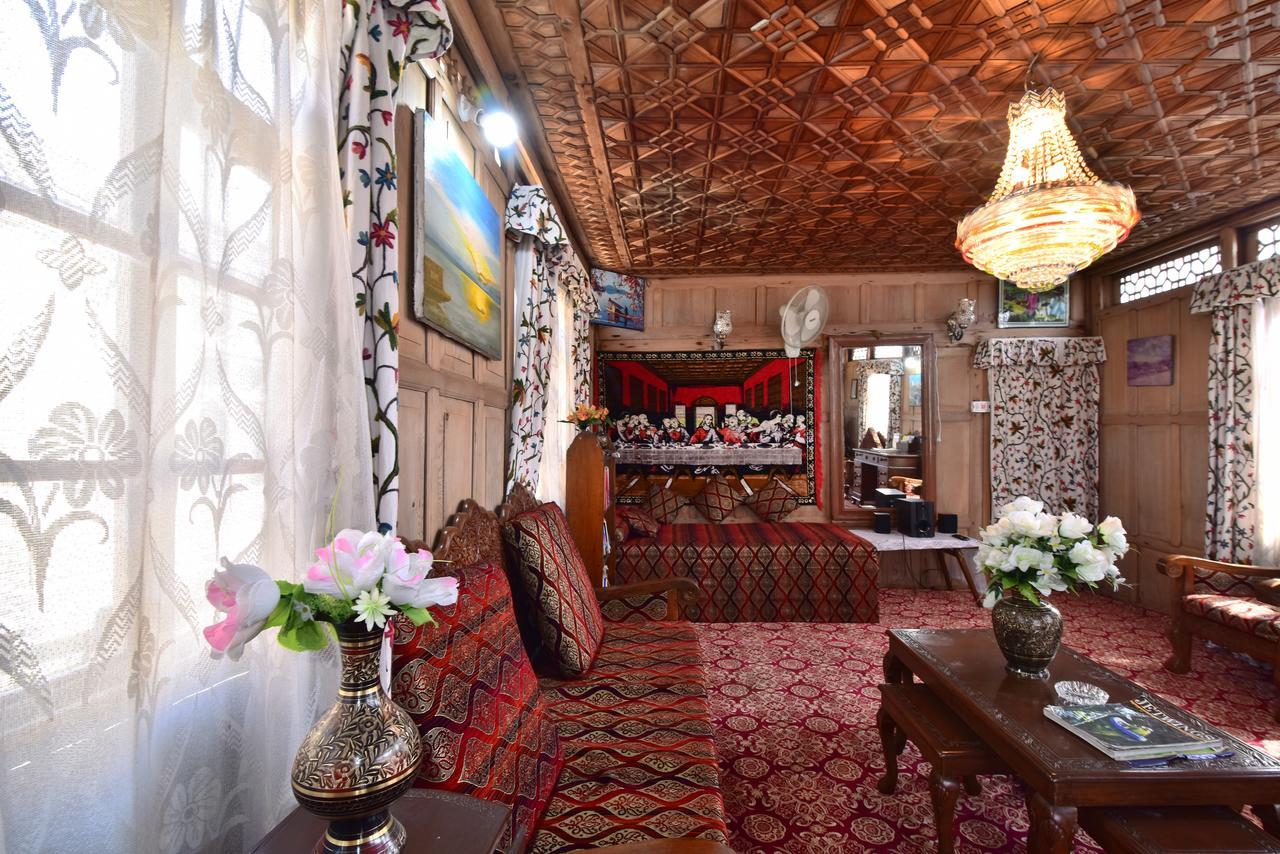 Golden Hopes Group of Houseboats Hotel Srīnagar Buitenkant foto