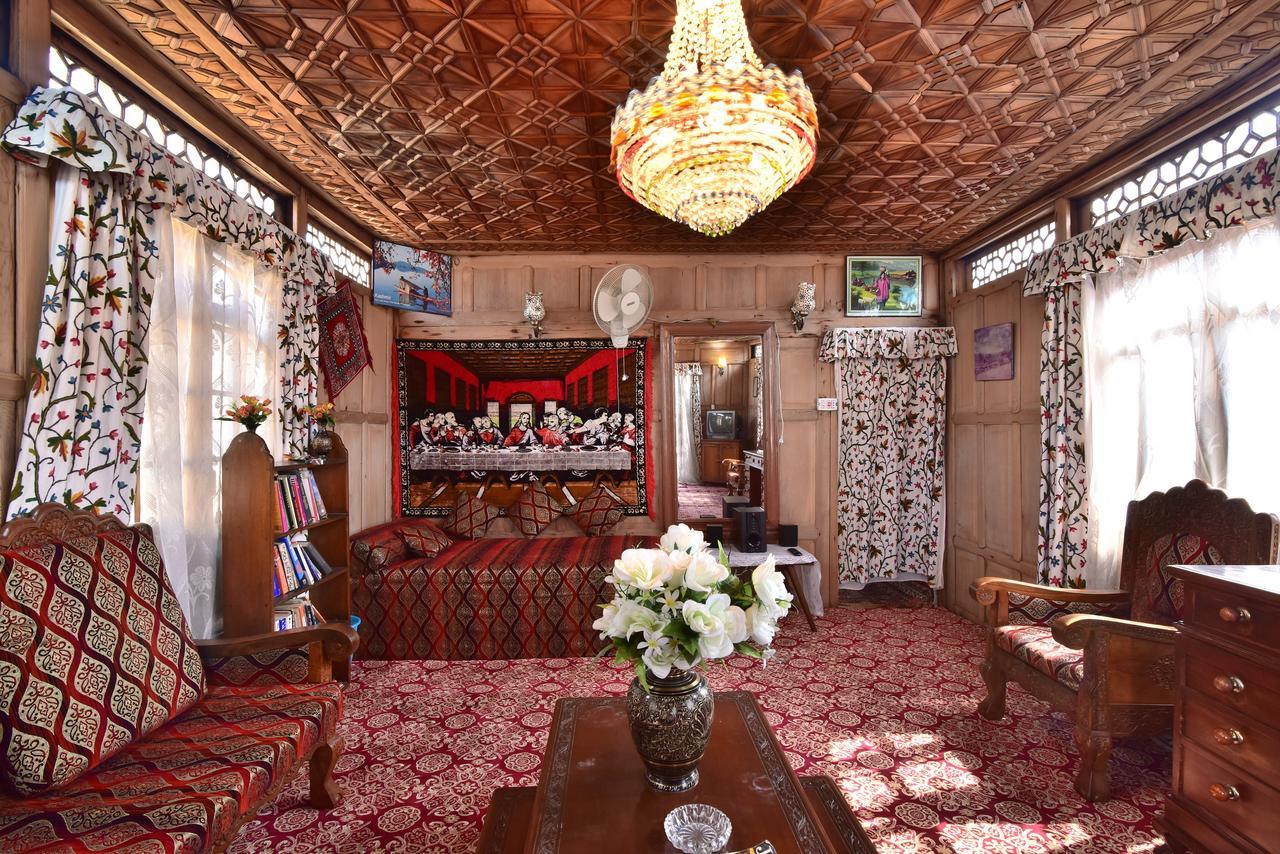 Golden Hopes Group of Houseboats Hotel Srīnagar Buitenkant foto