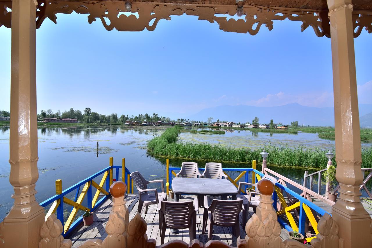 Golden Hopes Group of Houseboats Hotel Srīnagar Buitenkant foto