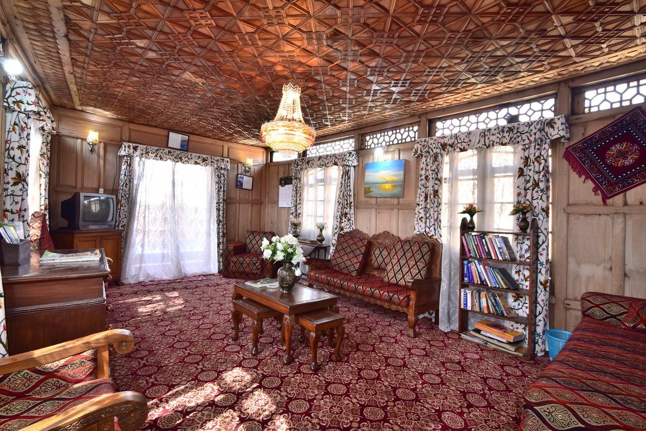 Golden Hopes Group of Houseboats Hotel Srīnagar Buitenkant foto