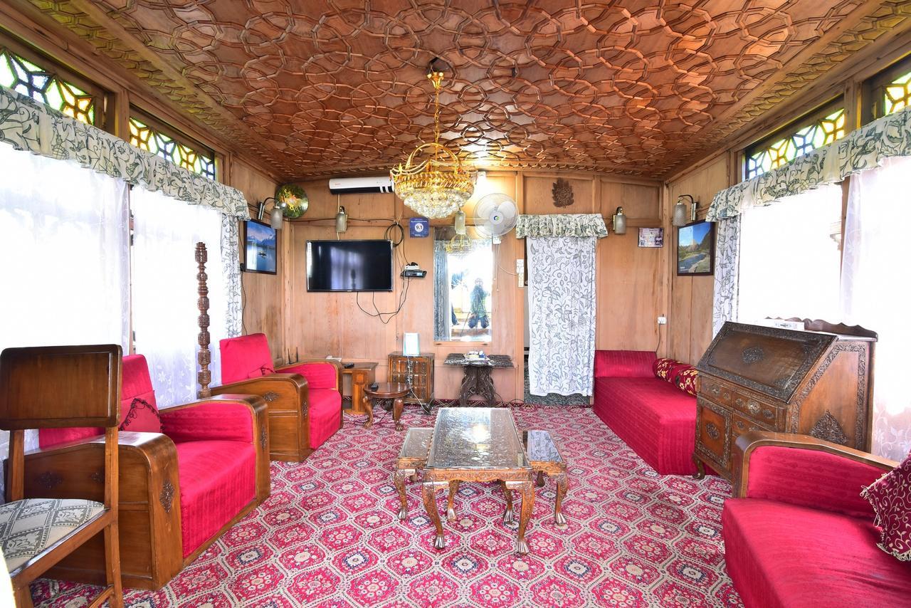 Golden Hopes Group of Houseboats Hotel Srīnagar Buitenkant foto