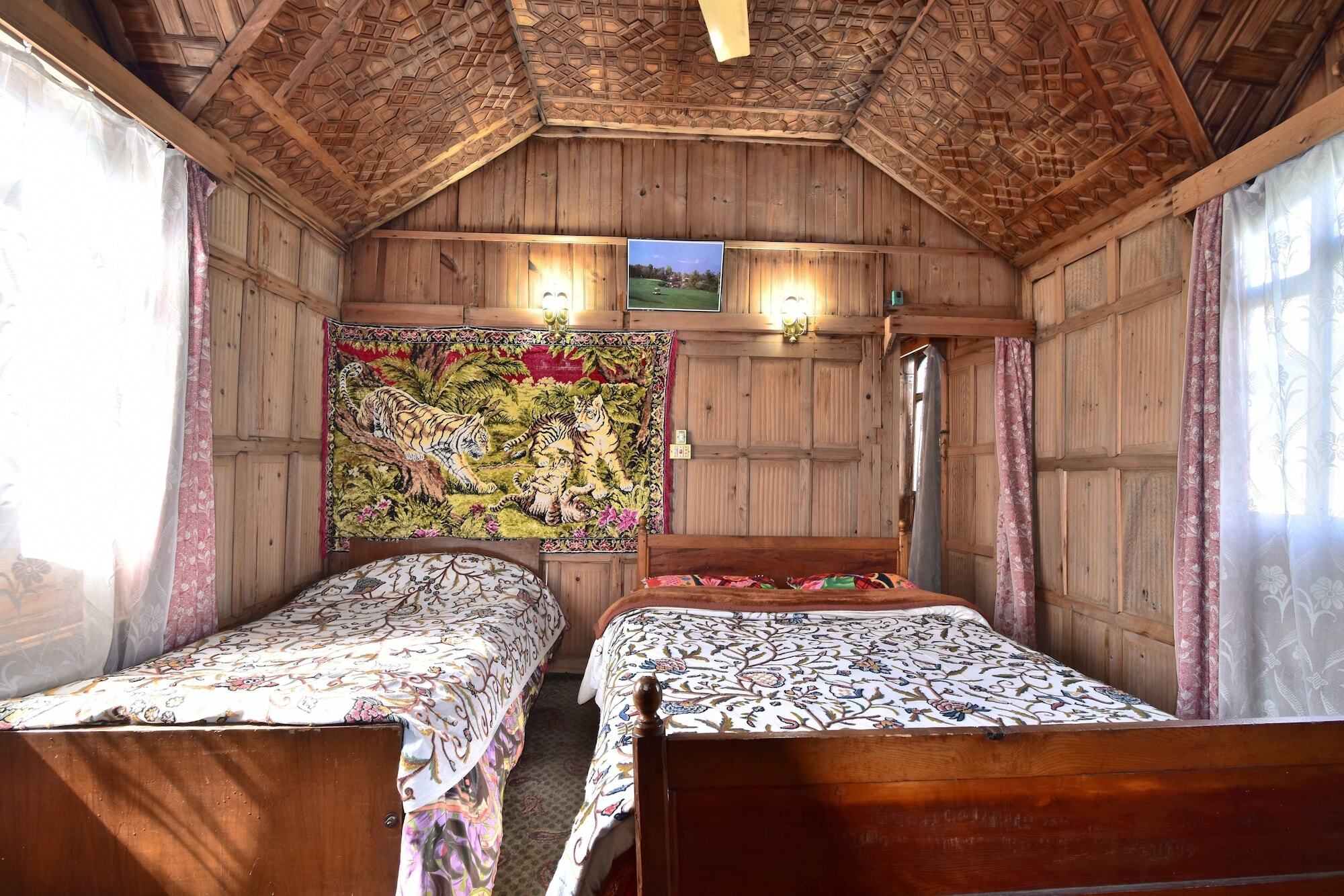Golden Hopes Group of Houseboats Hotel Srīnagar Buitenkant foto